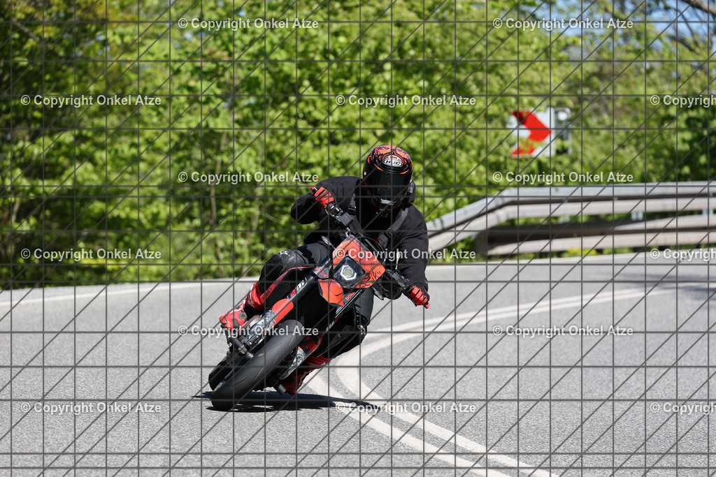 IMG_0106 | Fotograf am Kyffhäuser. Onkel Atze. Kyffhäuser Rennstrecke. Café36. Motorsportfotografie. - Realisiert mit Pictrs.com