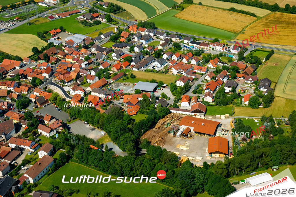 Die Luftaufnahme Friesen - Kronach wurde vom UL-Flugzeug (keine Drohne) aus fotografiert.Hohe Druck- Auflösung-die Geschenkidee!