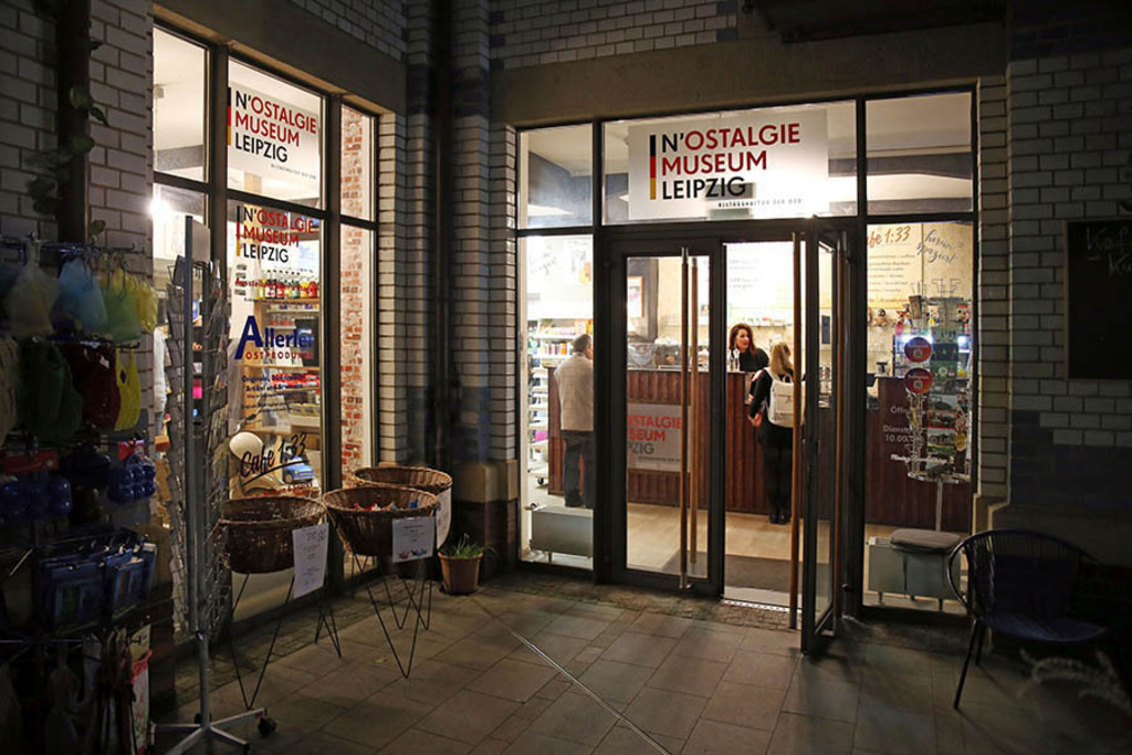 N'OSTALGIE Museum Leipzig | Entdecke über 20 Kategorien Leipzig-Motive: Foto-Downloads, hochwertige Poster, Leinwand- & Fine-Art-Prints. Jetzt Lieblingsfoto im Bildlexikon Leipzig Shop bestellen!
