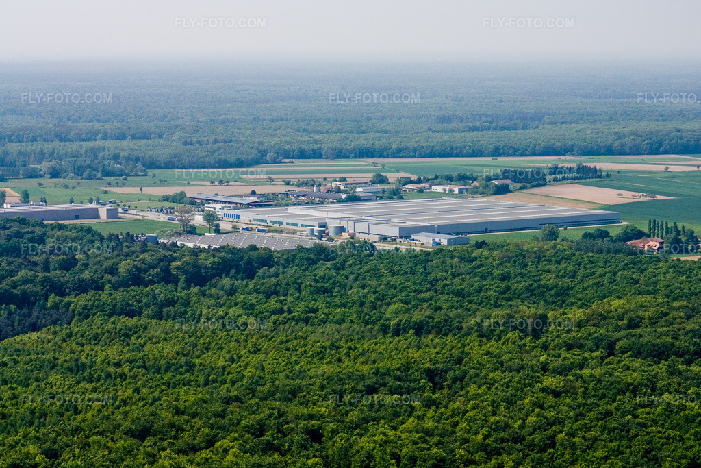 Aerial view: Striebig Logistique and Mercedes-Benz Logistics Center from the southwest in Hatten in the state Bas-Rhin, France.Photo: IMG_18109.jpg taken on 05/03/2009 by Werner Riehm/FLY-FOTO.comResolution of the original: 4061 x 2708 px