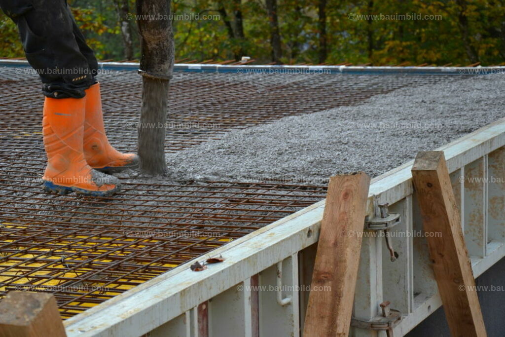 bib-lg04-betonarbeiten-0319 | Nach LV-Leistungsgruppen sortierte Detailfotos über den Bau eines Hauses. Alle Hausbau-Bilder direkt vom Urheber und Autor der Website Haus-Selber-Bauen.com