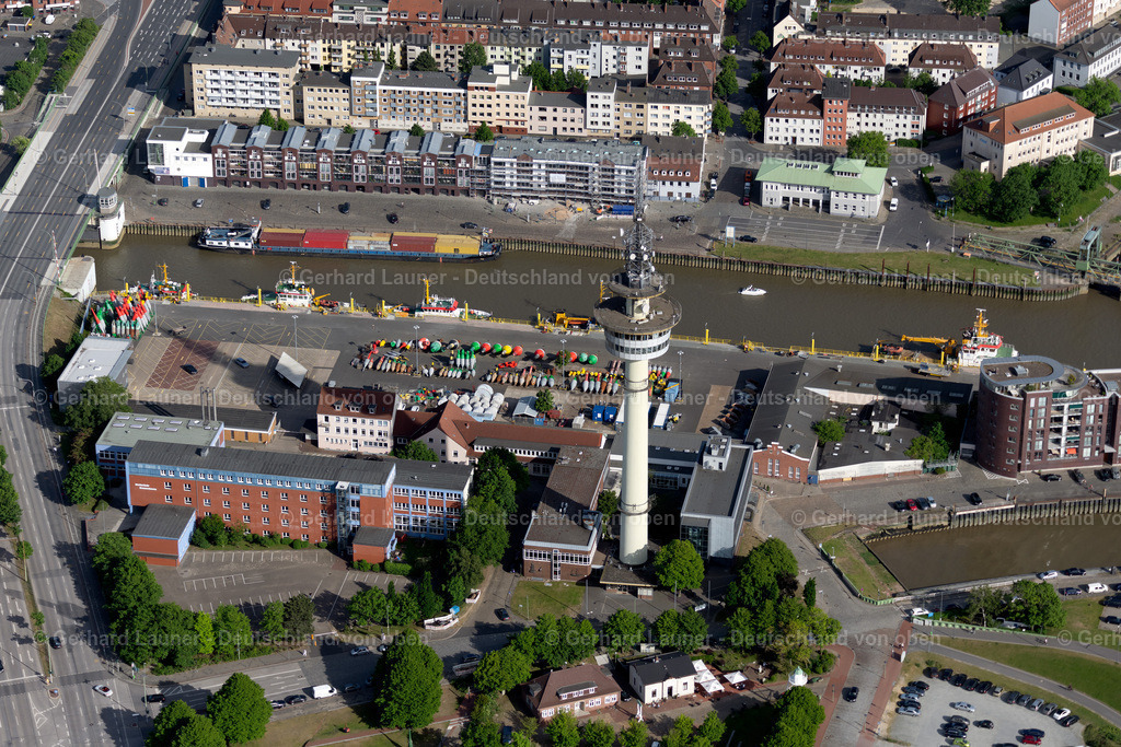 4030302 | BREMERHAVEN 01.06.2020 Verwaltungsgebäude der staatlichen Behörde " Wasserstraßen- und Schifffahrtsamt Weser-Jade-Nordsee " und Richtfunkturm an der Columbusstraße im Ortsteil Mitte-Süd in Bremerhaven im Bundesland Bremen, Deutschland. Weiterführende Informationen bei: Wasser und Schifffahrtsverwaltung des Bundes (WSV). // Administrative building of the State Authority " Wasserstrassen- and Schifffahrtsamt Weser-Jade-Nordsee " and directional radio tower on street Columbusstrasse in the district Mitte-Sued in Bremerhaven in the state Bremen, Germany. Further information at: Wasser und Schifffahrtsverwaltung des Bundes (WSV). Foto: Gerhard Launer