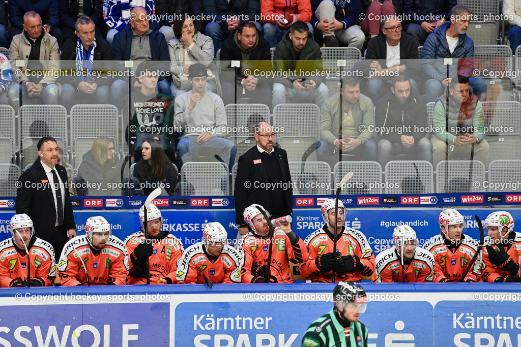 EC IDM WÄRMEPUMPEN VSV vs. MOSER MEDICAL GRAZ99ERS | Spielerbank Graz 99ers, Asisstentcoach Graz 99ers NATE DICASMIRRO, Headcoach Graz 99ers Daniel Lacroix, EC IDM WÄRMEPUMPEN VSV vs. MOSER MEDICAL GRAZ99ERS, EC IDM WÄRMEPUMPEN VSV vs. MOSER MEDICAL GRAZ99ERS am 12.03.2026 in Villach (Stadthalle Villach), Austria, (Photo by Bernd Stefan)