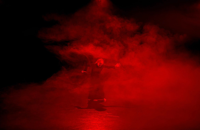 Tadashi Endo - Shinkai No Tamashii - Die toten Seelen | Digital Fotografie für großformatige FineArtPrint, im Gallus Theater Frankfurt am Main 2024, Butoh Tänzer Tadashi Endo: http://www.butoh-ma.de/
Digital photography for large format FineArtPrint, in Gallus Theater Frankfurt am Main 2024, Butoh dancer Tadashi Endo: http://www.butoh-ma.de/
 - Realisiert mit Pictrs.com
