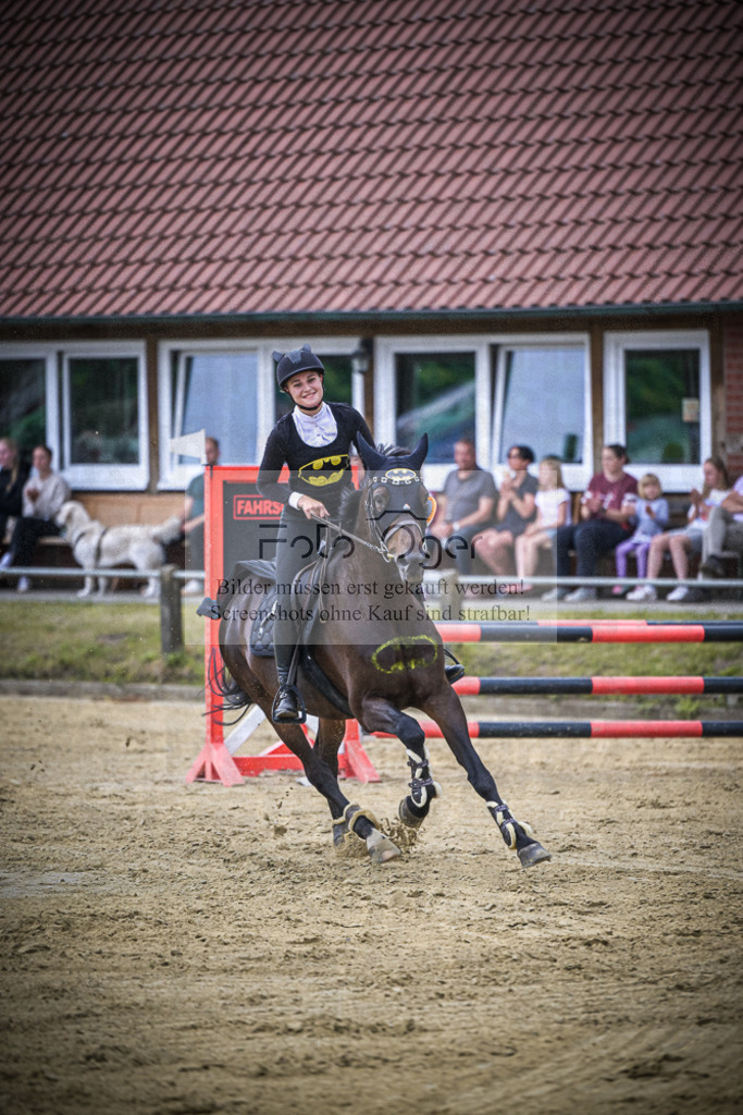 DOS_9285 | Entdecke hochwertige Reitturnierfotos von Foto Oger. Professionell, emotional und authentisch – jetzt Lieblingsmomente im Shop bestellen.Deutschlandweite Turnierfotografie. - Realisiert mit Pictrs.com