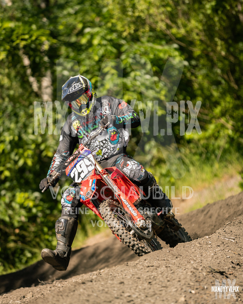 866A1045 | mxndyyvipix