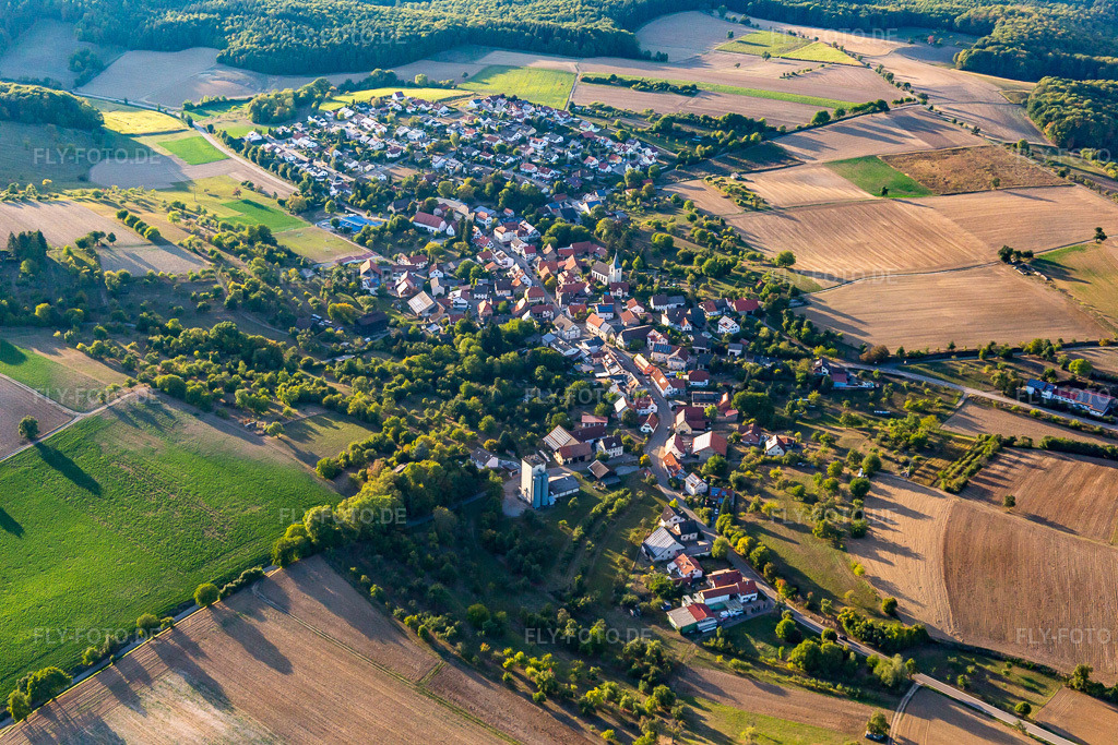Luftbild: Ortsansicht von Westen im Ortsteil Hasselbach in Sinsheim im Bundesland Baden-Württemberg in Deutschland. Foto: IMG_111522.jpg vom 09.09.2018 durch Werner Riehm/FLY-FOTO.de