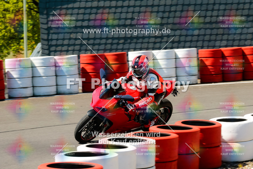 Moto-TeamOBK-21979 | Hier findet Ihr Bilder von Touristenfahrten auf der Nürburgring Nordschleife oder von anderen Veranstaltungen die ich besucht habe. Viel Spass beim Durch Schauen 
