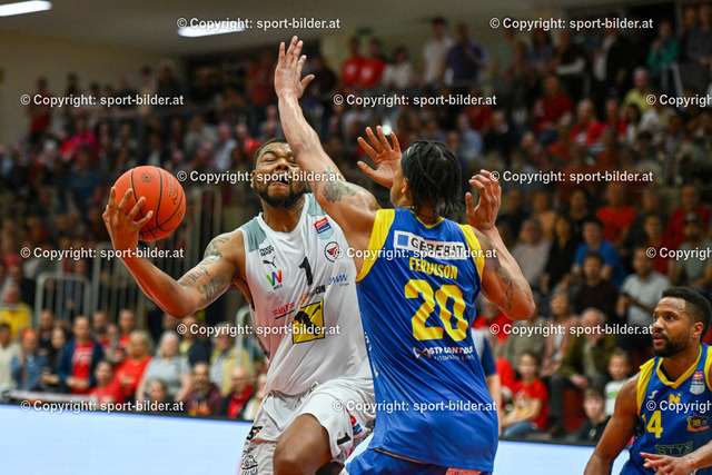 AUT, BSL, Basketball Flyers Wels vs SKN St.Poelten | 03.05.2023, Raiffeisen Arena Wels, AUT, BSL, Flyers Wels vs SKN St.Poelten, im Bild Donovan Smith (Flyers) vs Christopher Ferguson (St.Poelten)


// BSL, Basketball Super League Match between Raiffeisen Flyers Wels and SKN St.Poelten in Wels, Austria on 2023/05/03
