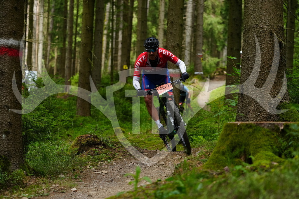 FC100443 | Fotogalerie der Treibjagd im Dunkelwald - Dein MTB Etappenrennen im Erzgebirge - Realisiert mit Pictrs.com