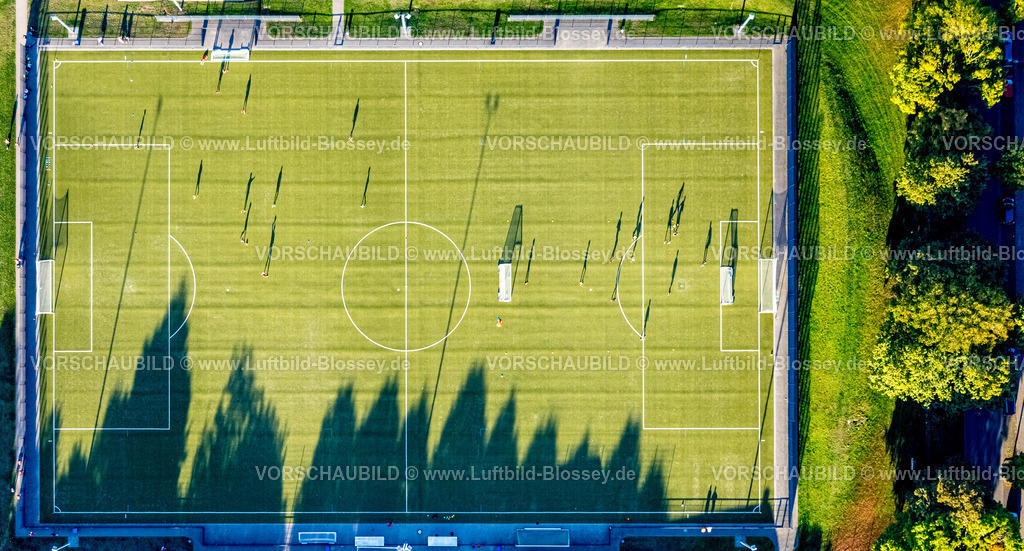 Hamm250904698 | Luftbild, Sportzemtrum Ost Hammer SpVg 03/04 e.V.,  Trainingsspiele und Schattenwurf der Abendsonne, Mitte, Hamm, Ruhrgebiet, Nordrhein-Westfalen, Deutschland