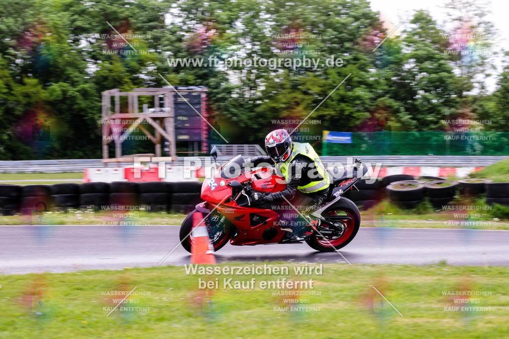 MotoTeamVBK-20117 | Hier findet Ihr Bilder von Touristenfahrten auf der Nürburgring Nordschleife oder von anderen Veranstaltungen die ich besucht habe. Viel Spass beim Durch Schauen 
