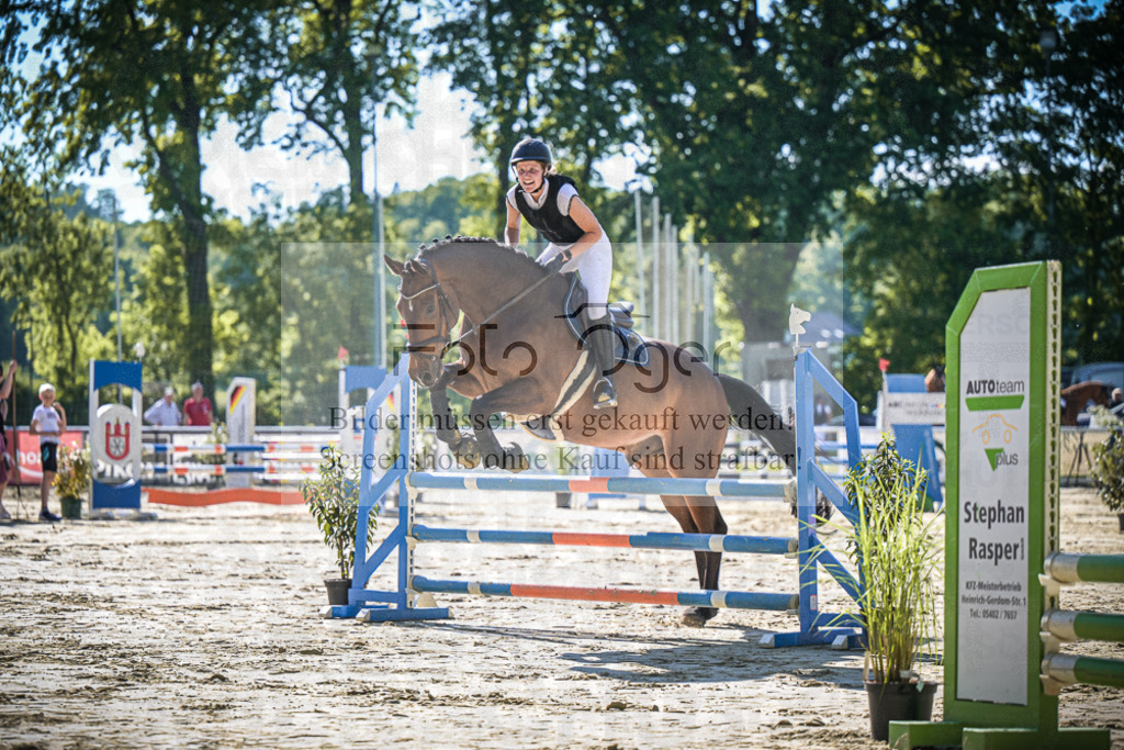 DOS_2978 | Entdecke hochwertige Reitturnierfotos von Foto Oger. Professionell, emotional und authentisch – jetzt Lieblingsmomente im Shop bestellen.Deutschlandweite Turnierfotografie. - Realisiert mit Pictrs.com