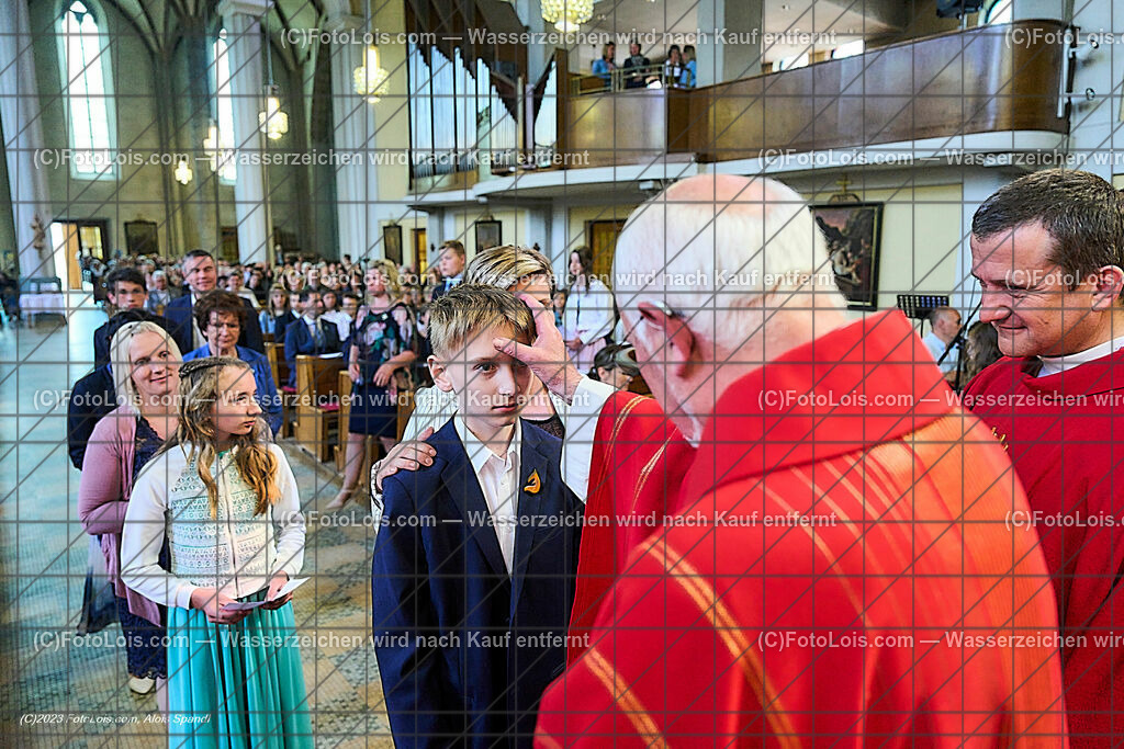 ALP2348_Pfarrfirmung Wieselburg_Sakrament der Firmung | (C)FotoLois.com, Alois Spandl, Pfarrfirmung in Wieselburg mit Firmspender Eduard Gruber (ehemaliger Generalvikar der Diözese St. Pölten), Sa 3. Juni 2023.