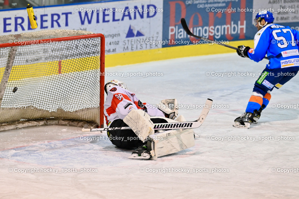 ESC SPARKASSE STEINDORF vs. EV ZELTWEG MURTAL LIONS | #88 Mocher Paul EV ZELTWEG MURTAL LIONS, #57 Wilfan Franz ESC Steindorf, Tor ESC Steindorf, ESC SPARKASSE STEINDORF vs. EV ZELTWEG MURTAL LIONS, ESC SPARKASSE STEINDORF vs. EV ZELTWEG MURTAL LIONS am 27.12.2025 in Steindorf (Ossiachersee Halle), Austria, (Photo by Bernd Stefan)