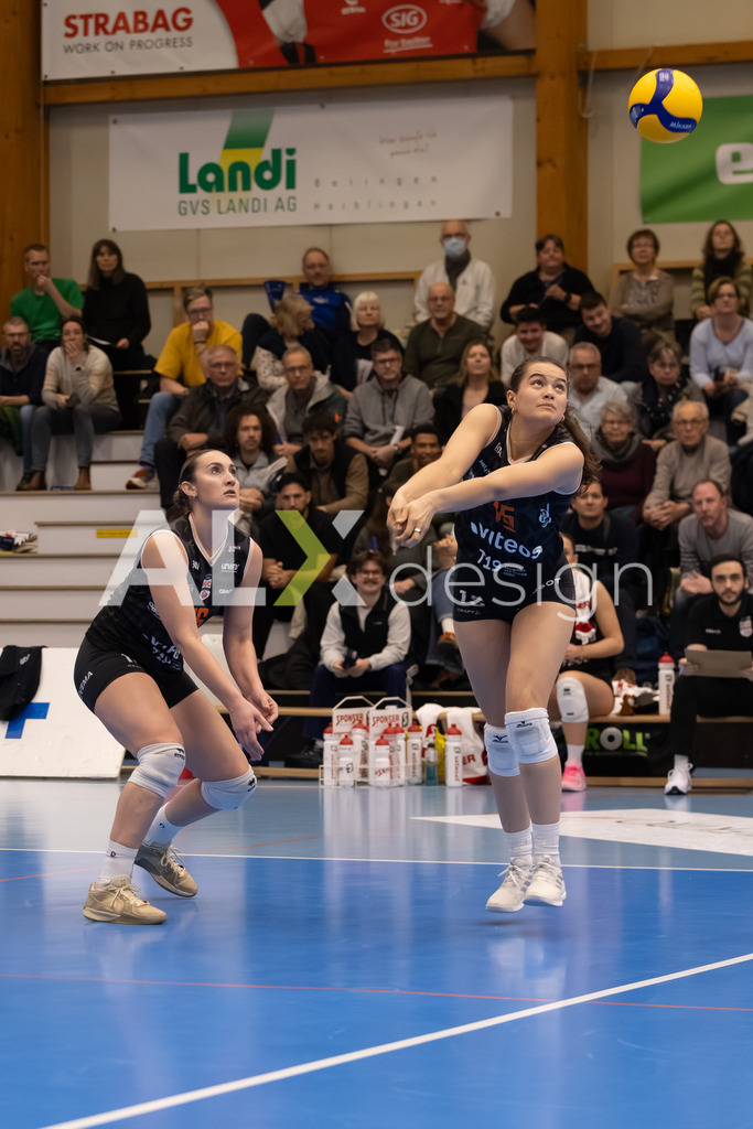 Volleyball I Frauen I Saison 2025-2026 I Volleyball NLA | Women I Round 16 I VC Kanti Schaffhausen - Viteos NUC I 31.01.2026 | 15 Von Micheli Alix (CH) (Viteos NUC) – Mittelblock  //  16 Scambray Tia (US) (Viteos NUC) – Außenangriff - Realisiert mit Pictrs.com