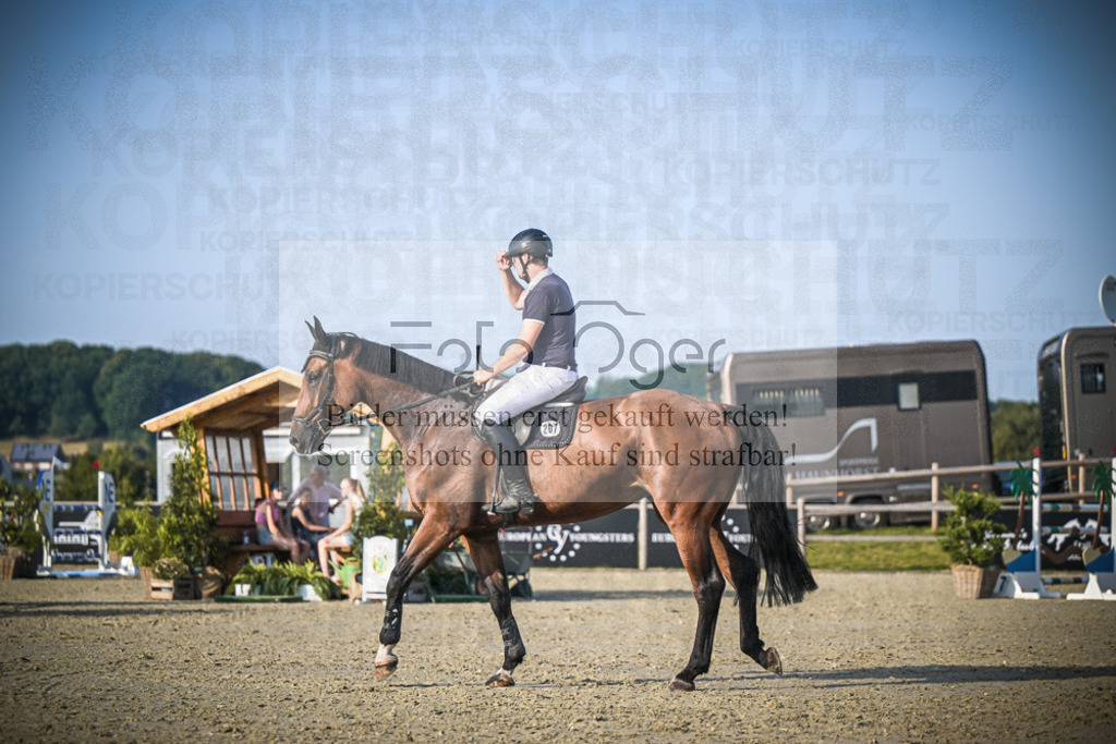 DOS_1502 | Entdecke hochwertige Reitturnierfotos von Foto Oger. Professionell, emotional und authentisch – jetzt Lieblingsmomente im Shop bestellen.Deutschlandweite Turnierfotografie. - Realisiert mit Pictrs.com