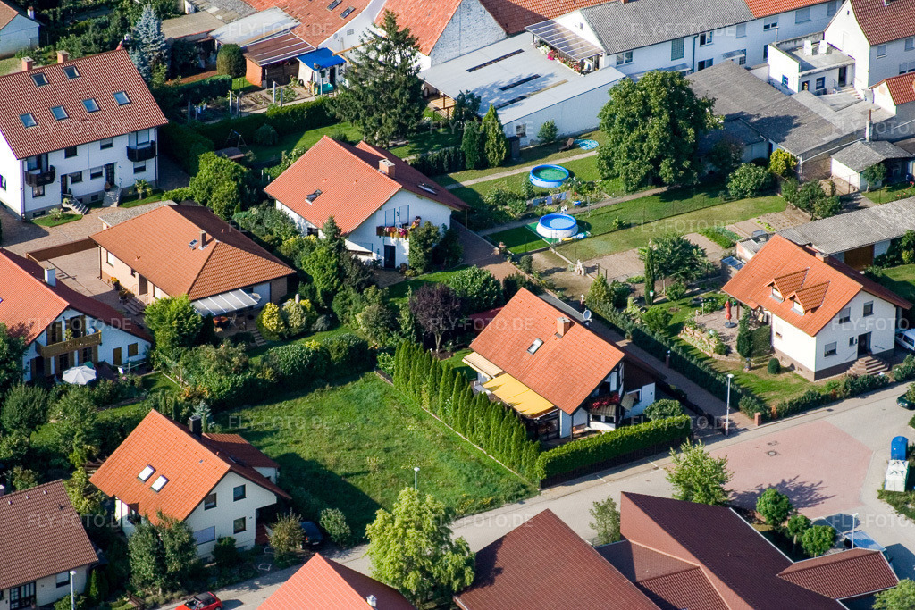 Luftbild: Albert-Einstein-Straße in Haßloch im Bundesland Rheinland-Pfalz in Deutschland. Foto: IMG_12647.jpg vom 17.08.2008 durch Werner Riehm/FLY-FOTO.de
