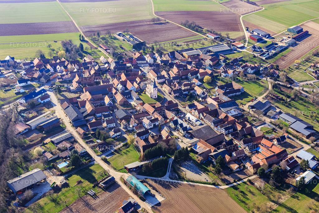 Vue aérienne: Vue de la ville depuis le sud-est à Gottesheim dans le département Bas Rhin, France.Photo: IMG_097539.jpg prise le 16/03/2017 par Werner Riehm/FLY-FOTO.euRésolution de l'original: 5086 x 3391 px