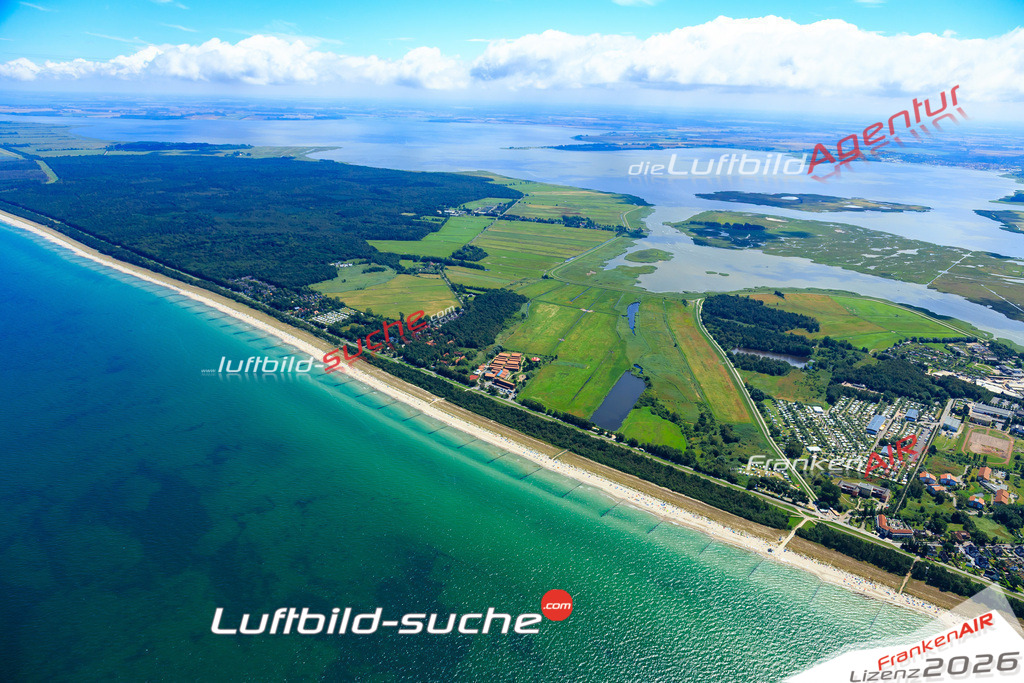 Die Luftaufnahme der Stadt Zingst wurde vom UL-Flugzeug heraus erstellt ( keine Drohne )- hohe Auflösung für beste Qualität