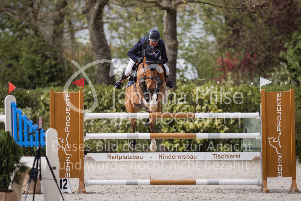 230426_HofSosath_S-Spr-417 | Deine schönsten Turniermomente als professionelle Fotos! Entdecke hochwertige Pferdesport-Fotografie im Online-Shop. Jetzt Fotos finden & bestellen!