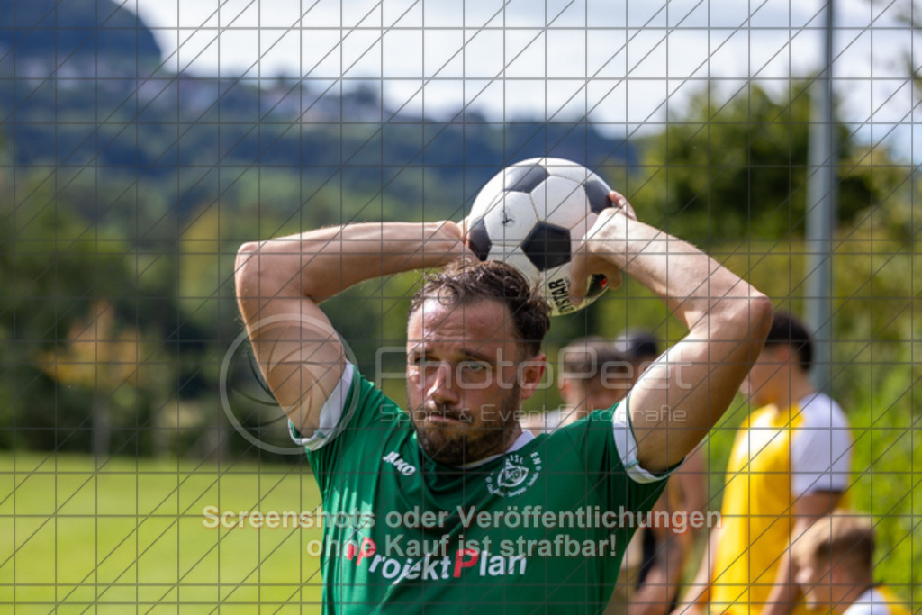 20250831_160719_0095 | #,TSV Ottenbach (gelb) vs. KSG Eislingen (grün), Fussball, Kreisliga A3 - Bezirk Neckar/Fils, 02. Spieltag, Saison 2025/2026, Rasensportplatz Nebenplatz, Im Buchs, 73113 Ottenbach, 31.08.2025 - 15:00 Uhr,Foto: PhotoPeet-Sportfotografie/Peter Harich