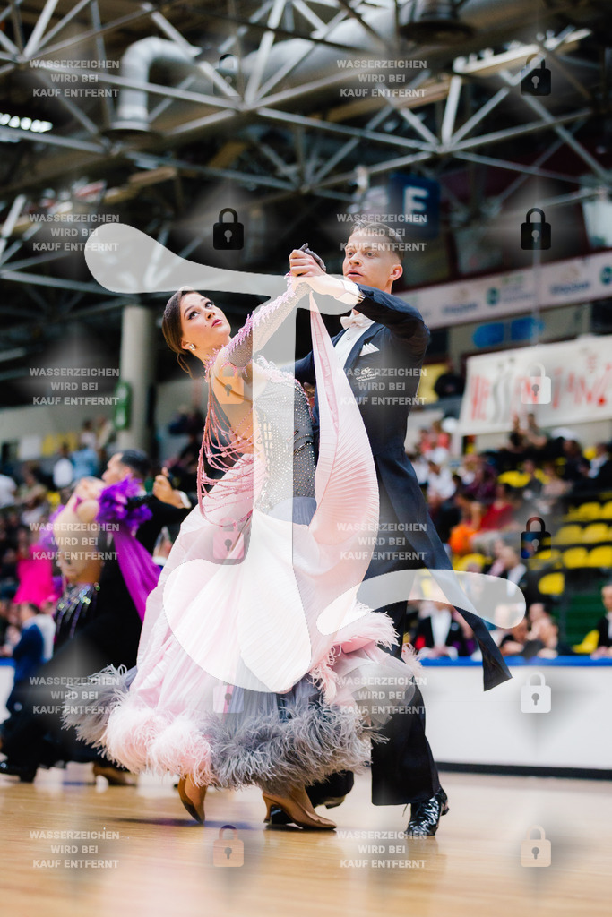 Hessen Tanzt WDSF International Open Standard 35th (35) Lukas Gandor _ Natalie Pusch (TD TSC Düsseldorf Rot-Weiss)-2025-05-17-8524 | Webshop for digital downloads and prints of dance sport, event & show photographer Julian Link - Realisiert mit Pictrs.com