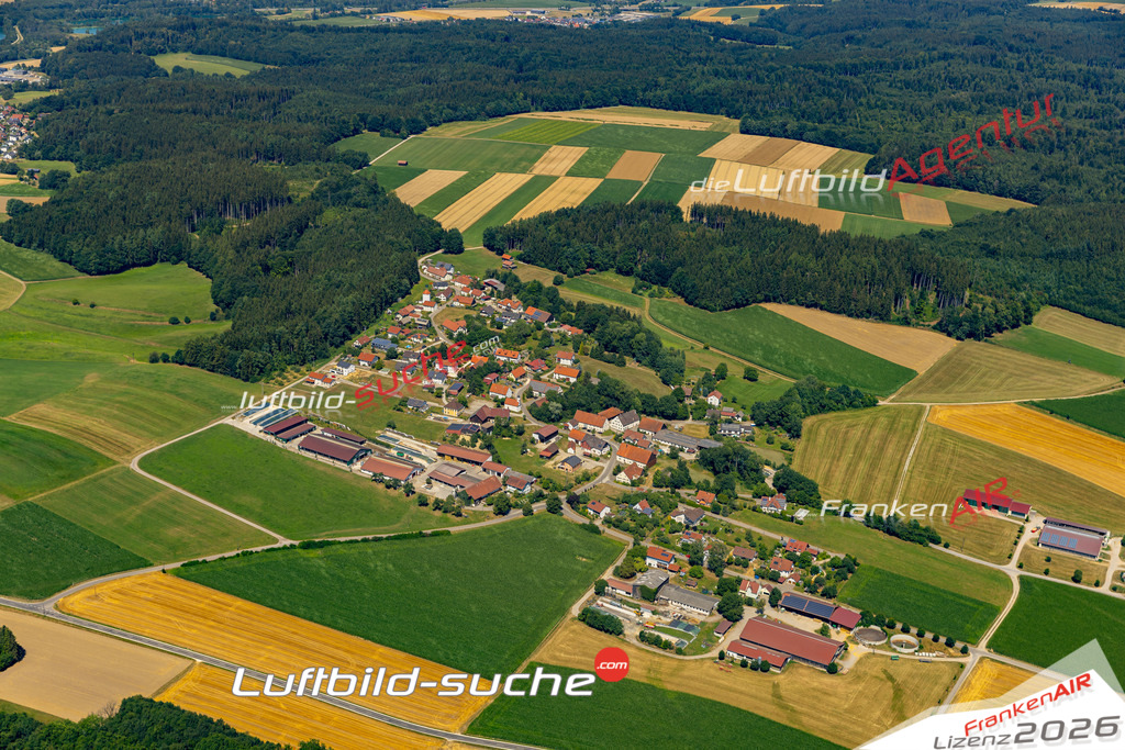 Die Luftaufnahme Weiler - Osterberg wurde 2022 vom Flugzeug aus (keine Drohne) erstellt. Hohe Auflösung -für große Poster und Wandbilder geeignet - Garantiert!
