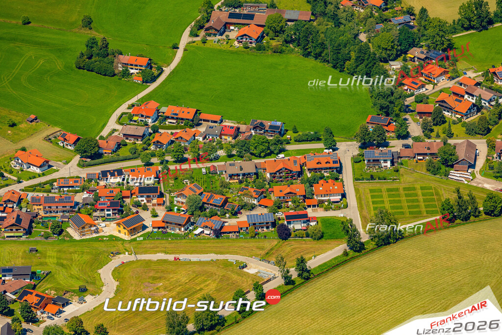 Luftaufnahme von Habach - Die Luftaufnahme wurde 2025 vom UL-Flugzeug heraus erstellt ( keine Drohne ) - Hochauflösende Luftaufnahme - für professionelle Ausdrucke geeignet. Die Geschenkidee !Mit Lizenz und Bildrechte bestellbar
