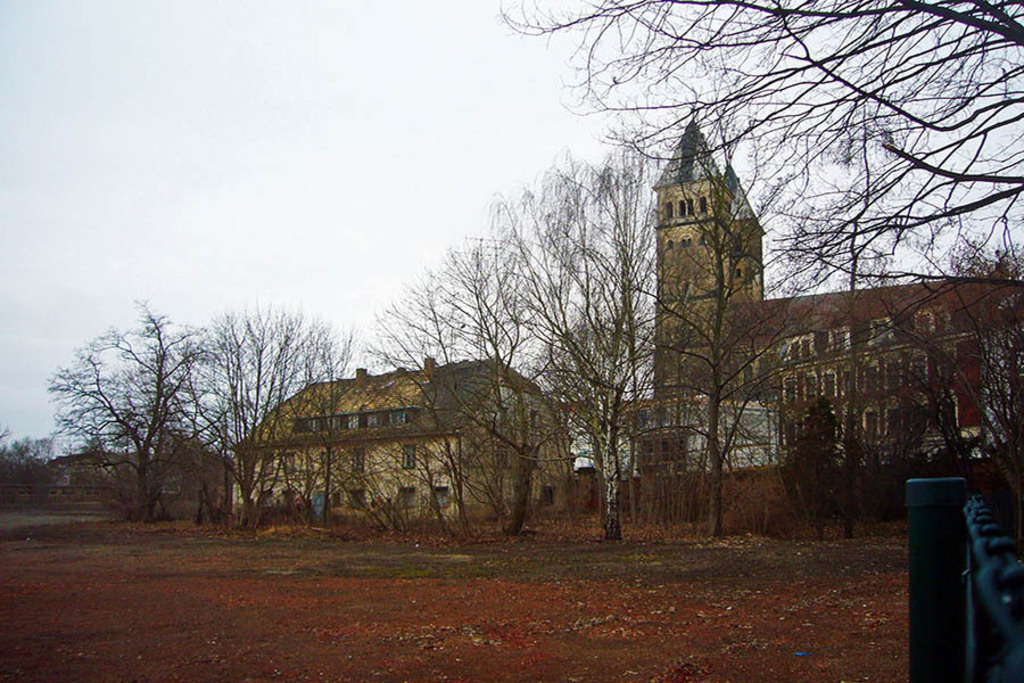 Schoesserhaus Kleinzschocher | Entdecke über 20 Kategorien Leipzig-Motive: Foto-Downloads, hochwertige Poster, Leinwand- & Fine-Art-Prints. Jetzt Lieblingsfoto im Bildlexikon Leipzig Shop bestellen!