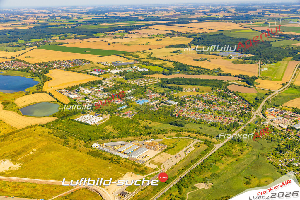 Luftbild der Stadt Wismar - Das Luftbild wurde 2025 vom UL-Flugzeug heraus erstellt ( keine Drohnenaufnahme ) - Hochauflösende Luftaufnahme - für Wandbilder und großformatige Ausdrucke geeignet. Das besondere Geschenk!Hier alle&nbsp;Infos zur Lizenzierung der LuftaufnahmeWir fliegen auch dieses Jahr wieder in Ihre Region um Luftbilder zu erstellen.- Luftbild anfragen