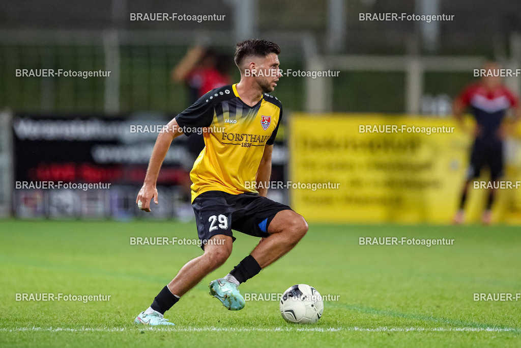 SB_KFCBAU_20250815_5633.JPG -  - KFC Uerdingen - SF Baumberg - Oberliga Niederrhein | Krefeld, Deutschland, 15.08.25: Mohammed Yasin Benslaiman Benktib (KFC Uerdingen) in Aktion, am Ball, Einzelaktion während des Oberliga Niederrhein Spiels zwischen KFC Uerdingen - SF Baumberg in der Grotenburg Stadion am 15. August 2025 in Krefeld, Deutschland. (Foto von Stefan Brauer/Brauer-Fotoagentur)