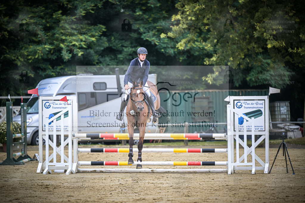 DOS_2203 | Entdecke hochwertige Reitturnierfotos von Foto Oger. Professionell, emotional und authentisch – jetzt Lieblingsmomente im Shop bestellen. - Realisiert mit Pictrs.com
