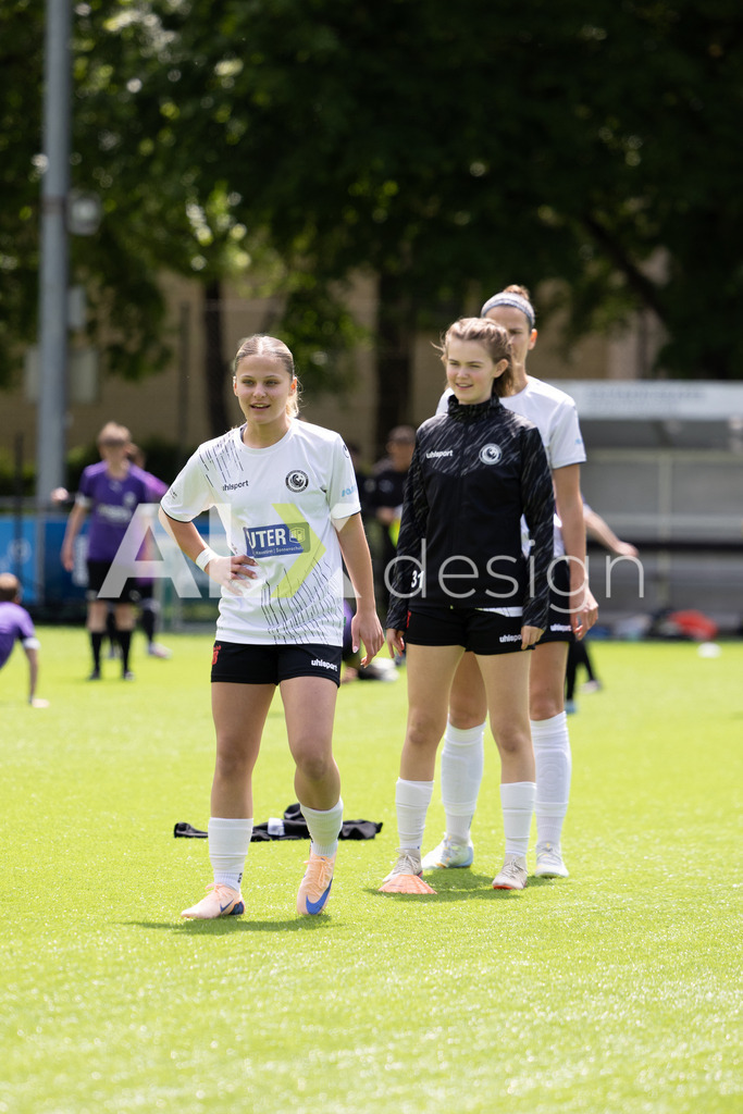 Fußball I Frauen I Saison 2025-2026 I Frauen 3. Liga | FVRZ Gruppe 2 | 18. Spieltag I Spielvereinigung Schaffhausen Damen 1 - Team Furttal Zürich I 17.05.2026 | Hochwertige Sportfotos kaufen & lizenzieren für Medien, Vereine, Agenturen & Sportler:innen. Entdecke professionelle Sportfotografie im Bildshop von Alexander Franzen. - Realisiert mit Pictrs.com