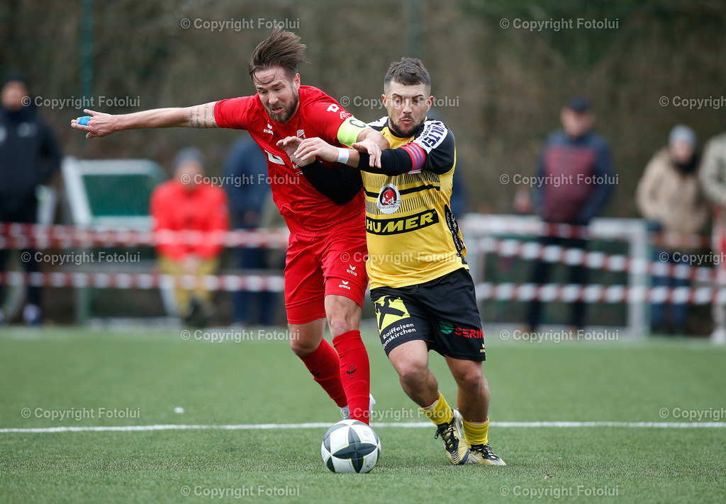 A_LUI_15032025_16 | SPORT FUSSBALL LL.OST E ASKOE OEDT 1B -GUNSKIRCHEN 15.03.IM BILD : SIMON ABRAHAM  (OEDT1B) UND DIBRAN RRAHMANI (GUNSKIRCHEN)FOTO:OEDT