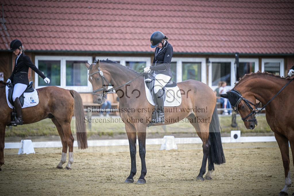 DOS_4957 | Entdecke hochwertige Reitturnierfotos von Foto Oger. Professionell, emotional und authentisch – jetzt Lieblingsmomente im Shop bestellen.Deutschlandweite Turnierfotografie. - Realisiert mit Pictrs.com