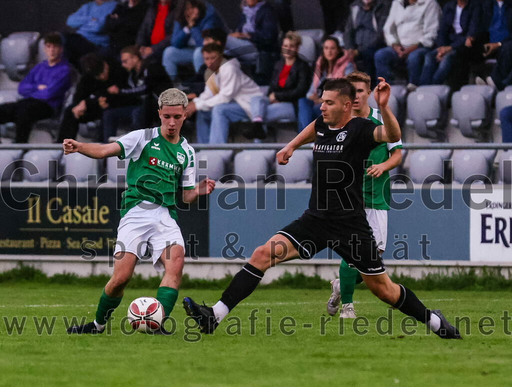 2023-08-09_115_FC_Schwaig_gegen_TuS_Geretsried | Deutschland, 09.08.2023:
Fußball, Landesliga Südost 2023 / 2024, 5. Spieltag, FC Schwaig gegen TuS Geretsried, Endergebnis: 4:1

Tyrone Prepeluh (TuS Geretsried, #21), Raffael Ascher (FC Schwaig, #9)

Foto: Christian Riedel / fotografie-riedel.net