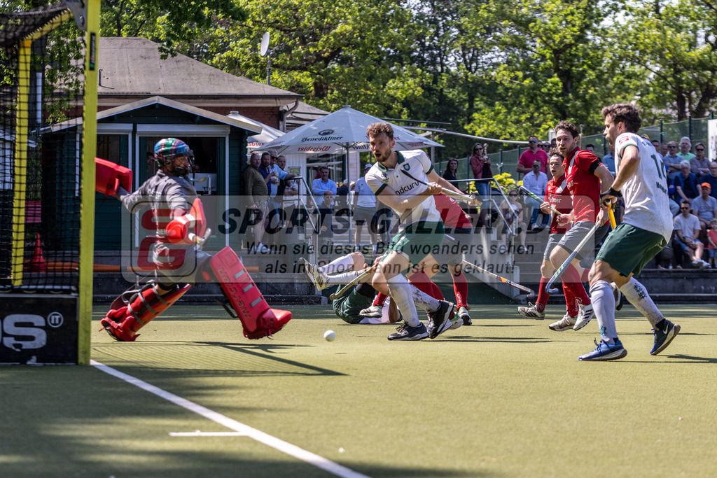 MJ_2024-.05-11-H-HTCU-Alster-39 | Lukas Mertgens (Uhlenhorst Mülheim #18) & Thomas Ian Alexander (Der Club an der Alster #1), Uhlenhorst Mülheim - Der Club an der Alster am 11.5.2024 im Waldstadion, Mülheim a. d. Ruhr