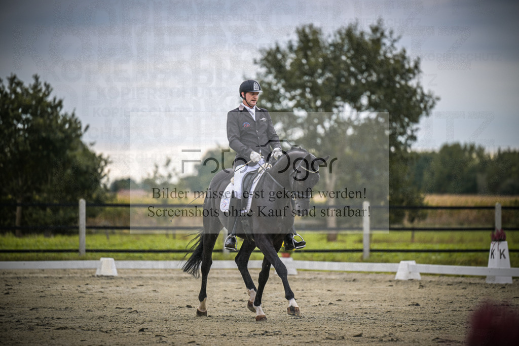 DOS_1188 | Entdecke hochwertige Reitturnierfotos von Foto Oger. Professionell, emotional und authentisch – jetzt Lieblingsmomente im Shop bestellen.Deutschlandweite Turnierfotografie. - Realisiert mit Pictrs.com