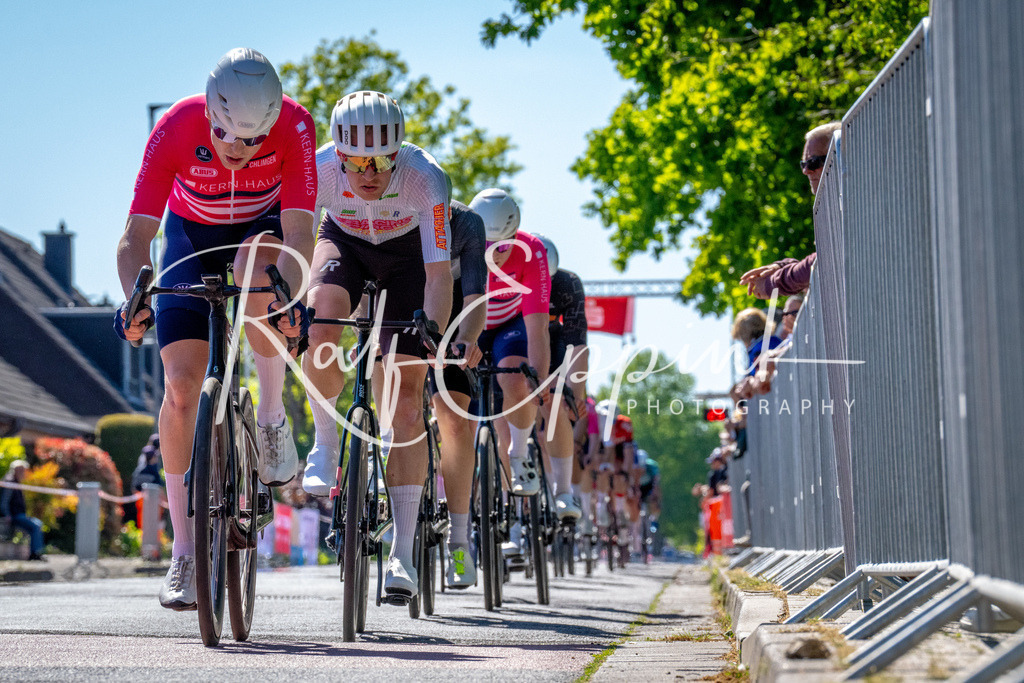 Spurt in den Mai 2026 - Großer Preis der Sparkasse Neuss | Annual one-day road cycling race "Großer Preis der Sparkasse Neuss" held in Büttgen, Germany, organized by VfR Büttgen 1912 e.V. The event features multiple races across all age categories from U11 youth to Elite men. - Realisiert mit Pictrs.com