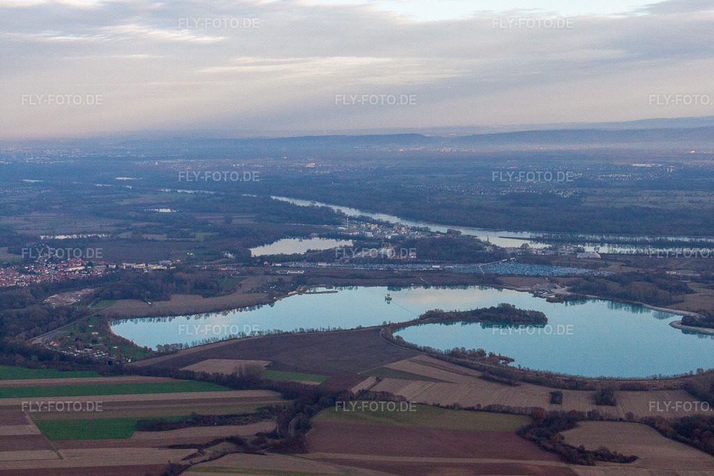Luftbild: Lauterbourg, Baggersee in Niederlauterbach im Bundesland Bas-Rhin in Frankreich. – Foto: IMG_22979.jpg vom 21.11.2009 durch Werner Riehm/FLY-FOTO.de – Auflösung des Originals: 4752 x 3168 px