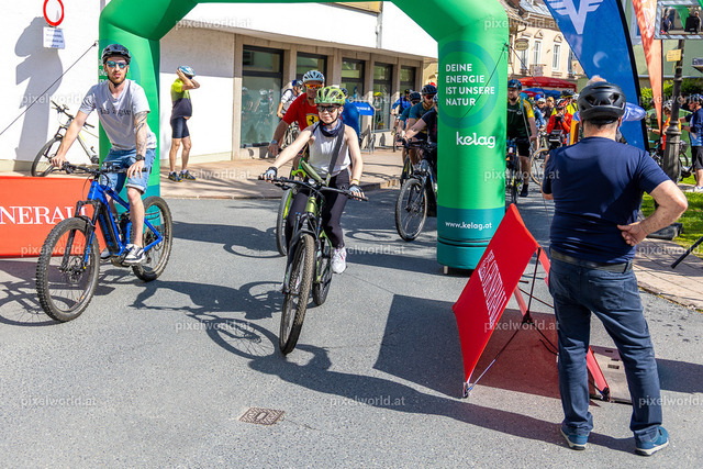 Ossiachersee autofrei - Start am Hauptplatz Feldkirchen | Bildershop von pixelworld.at - Realisiert mit Pictrs.com