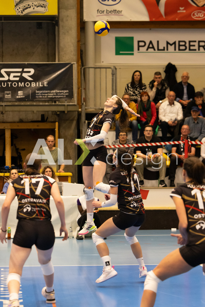 Volleyball I Frauen I Saison 2025-2026 I CEV Volleyball Challenge Cup 2026 | Women I 16th Finals I VC Kanti Schaffhausen - TJ Ostrava I 03.12.2025 | TJ Ostrava - 7 Andrea Štrbová (SVK) – Diagonalangriff - Realisiert mit Pictrs.com