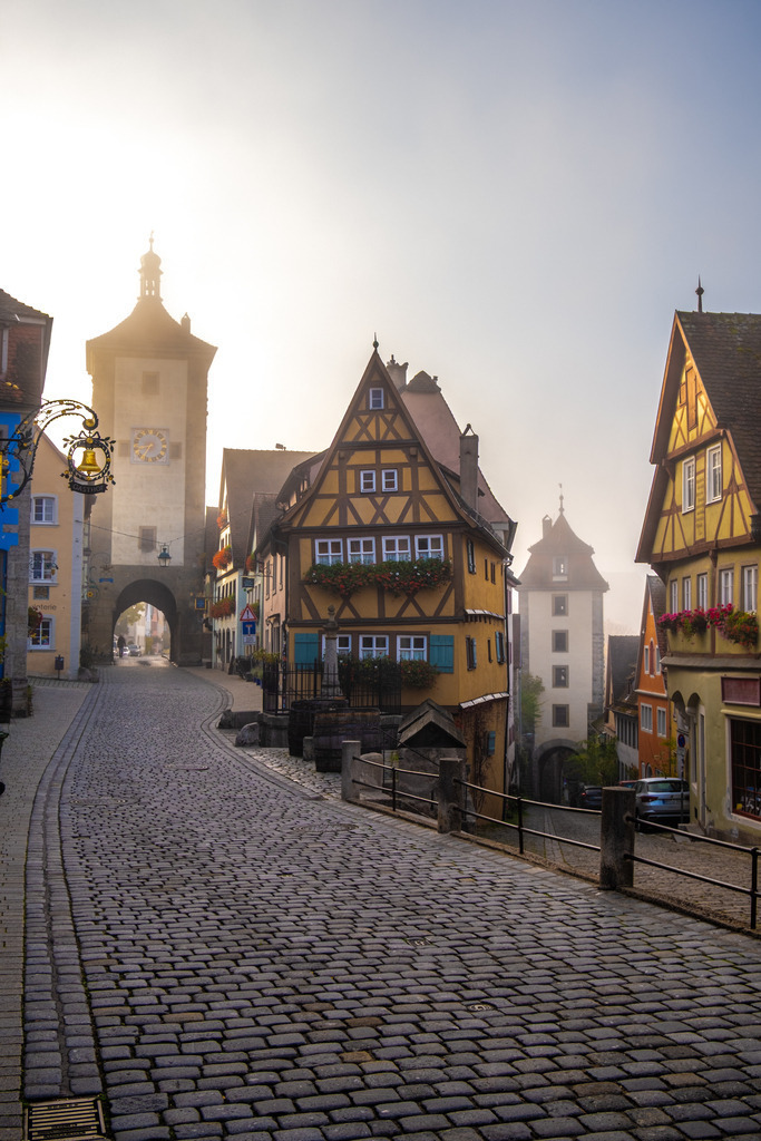 DSCF1170 | Rothenburg ob der Tauber. Nur hier gibt es Exklusive und passend zur Jahreszeit Ihr Wandbild, T-Shirt, Tasse und alles was das Rothenburg Herz begehrt. - Realisiert mit Pictrs.com
