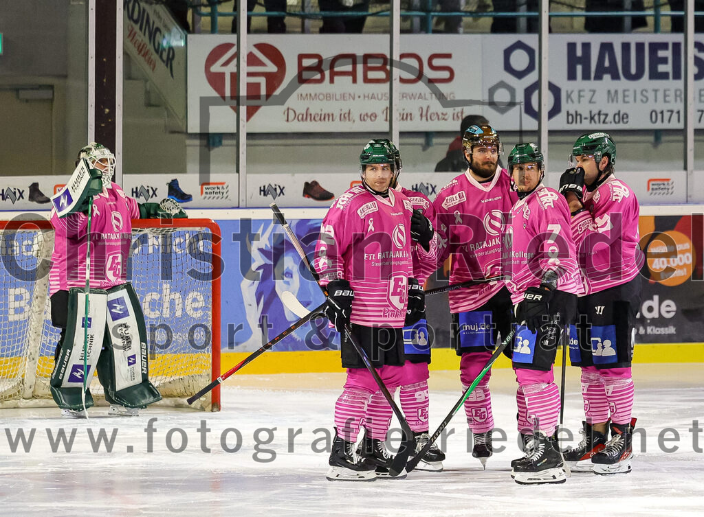 2025-10-10_110_TSV_Erding_gegen_onesto_Tigers_Bayreuth | Erding, Deutschland, 10.10.2025:Eishockey, Oberliga Süd 2025 / 2026, 7. Spieltag, TSV Erding gegen onesto Tigers Bayreuth, Endergebnis: 2:5Torwart Leon Meder (Erding Gladiators, #39), Thomas Brandl (Erding Gladiators, #12), Marc Schmidpeter (Erding Gladiators, #33), Louis Trattner (Erding Gladiators, #7)Foto: Christian Riedel / fotografie-riedel.net