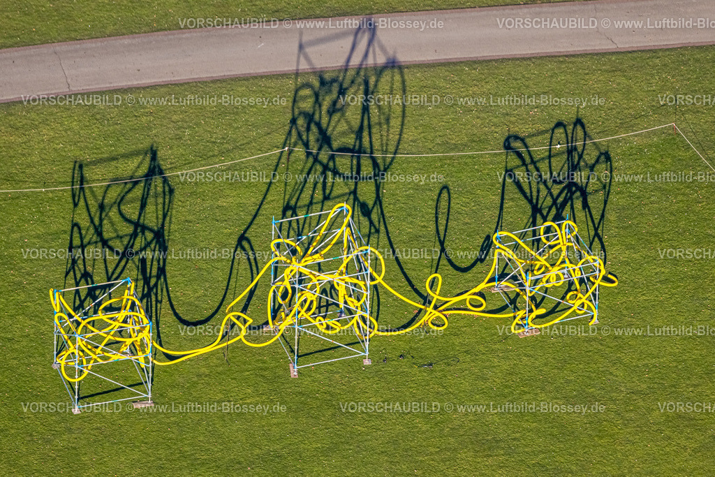 Dortmund251202947 | Luftbild, Kunstinstallation im Westfalenpark, Installation "Schlauch" ("Das Gelbe") des Künstlers Michael Toenges, gelber Schlauch mit Schattenwurf, Ruhrallee, Dortmund, Ruhrgebiet, Nordrhein-Westfalen, Deutschland