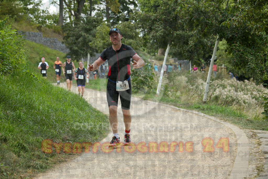 250824_1409_EX1_5186 | Sportfotografie im Rhein-Sieg Kreis, Köln, Bonn, NRW, Rheinland Pfalz, Hessen, etc. Unser Tätigkeitsfeld umfasst den Laufsport vom Volkslauf über den Marathon, Duathlon, Triathon bis zum Ultralauf wie Kölnpfad Ultra oder Schindertrail.