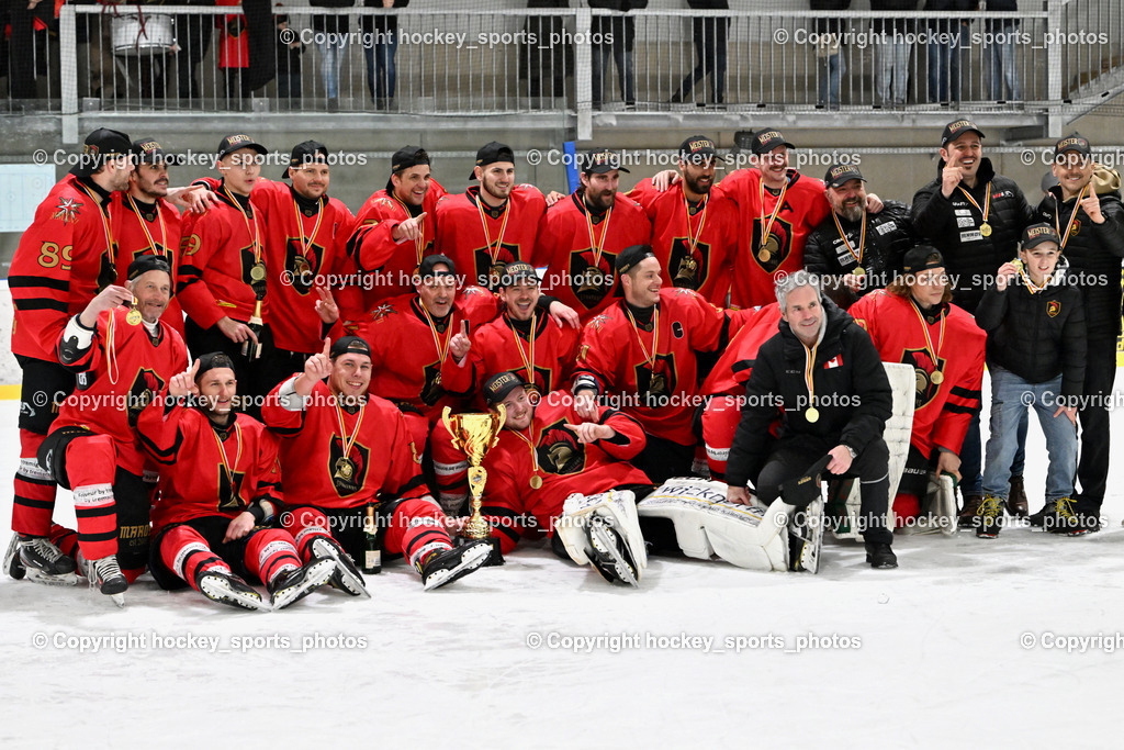 Lendhafen Seelöwen vs. Spartans Althofen | Meisterfoto Spartans Althofen 2024/25, Siegerehrung, Meisterfeier, Lendhafen Seelöwen vs. Spartans Althofen, Lendhafen Seelöwen vs. Spartans Althofen am 14.02.2025 in Ferlach (HTC Eishalle Ferlach), Austria, (Photo by Bernd Stefan)