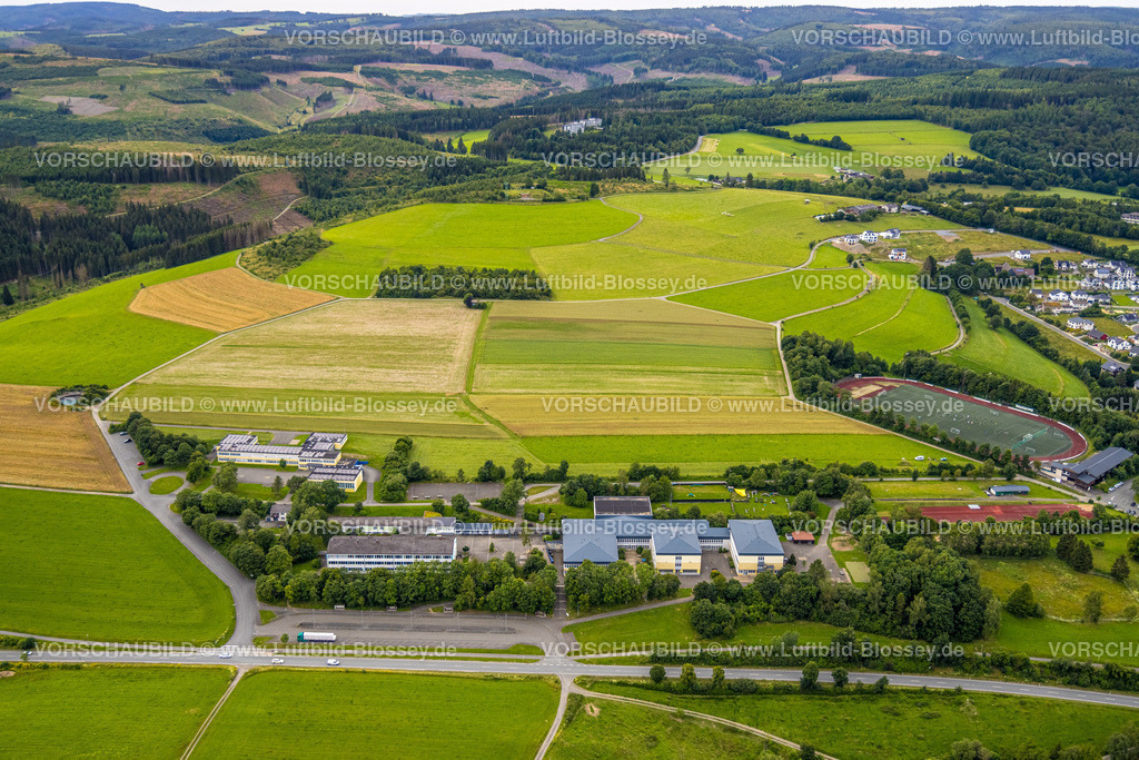 BadBerleburg240710009 | Luftbild, Ludwig-zu-Sayn-Wittgenstein-Schule Hauptschule und Städt. Realschule, Wiesen und Felder, Waldgebiet mit Waldschäden und Hügellandschaft, Bad Berleburg, Wittgensteiner Land, Nordrhein-Westfalen, Deutschland