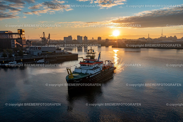 DJI_0064 | 30.09.2022 Drohnenaufnahmen Dt. Schifffahrtstag 2022 Bremen Wendebecken / Weser